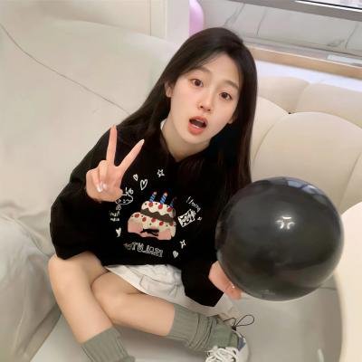 和红色中国人看电视